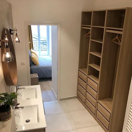 T3 Hippocrate 106 M2 Centre-ville Lägenhet *