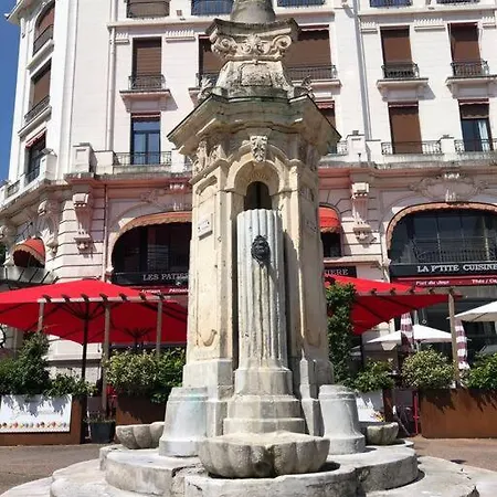 Lägenhet T3 Hippocrate 106 M2 Centre-ville