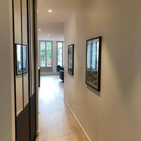 Hippocrate 106 M² Apartment