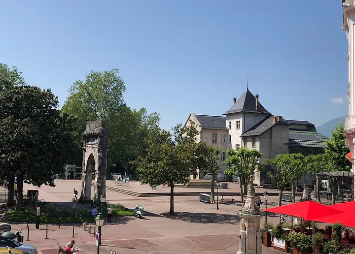 T3 Hippocrate 106 M2 Centre-ville Appartement *